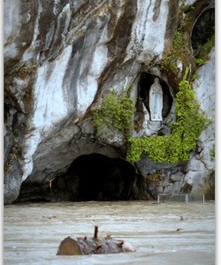 A Lourdes, coeur englouti